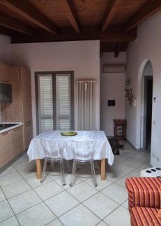 Pizzighettone Apartamento | Le Mura Holiday Home in Gera