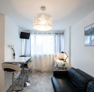 Villette Gare Apartamento | Le Nazareth -Charmant appartement Lyon Part-Dieu balcon garage