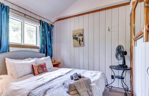 Val David Cabina | Le Neuchâtel - Una bonita casa de campo de época en el complejo Village Suisse, en el corazón de Val-David