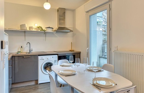 Quartier Sapins-Chatelet-Lombardie Apartamento | Le Nicole, un appartement en duplex avec balcon et place de parking.
