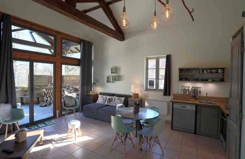 Pont-d'Ain Apartamento | nid des écureuils-Apartamento-Baño con ducha