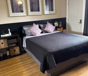 Sunrise Manor Casa | Le Noir, A private bedroom with a private entrance - shared bathroom