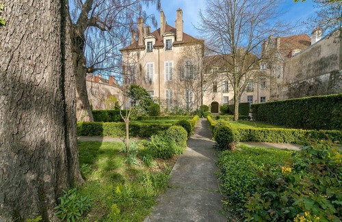 Old Town Apartamento | Le Notre Dame- Dans un magnifique hôtel particulier avec parking -SR Loc