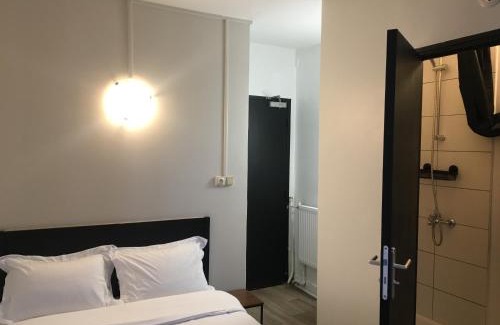 Quartier des Grandes-Carrieres Hotel | le paris saint ouen