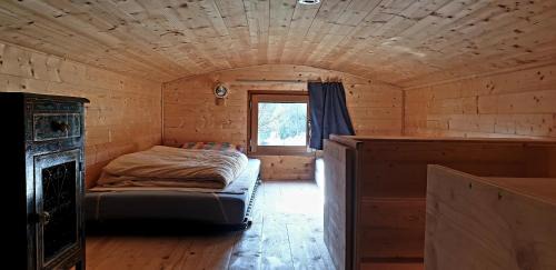 Silhac Otro | Le Petit Rias en Roulotte, 4 personnes, coin cuisine et cabinet de toilette
