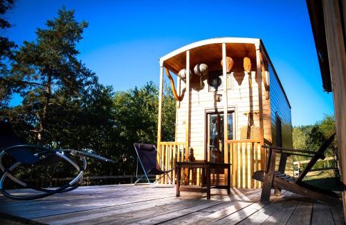 Silhac Otro | Le Petit Rias en Roulotte, 4 personnes, coin cuisine et cabinet de toilette
