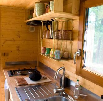 Silhac Otro | Le Petit Rias en Roulotte, 4 personnes, coin cuisine et cabinet de toilette