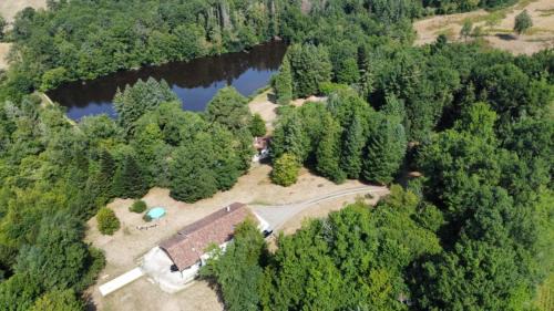 Maisonnais-sur-Tardoire Casa | "Le petit bonheur" Gîte van 4 tot 12 personen met privé vijver van 2Ha