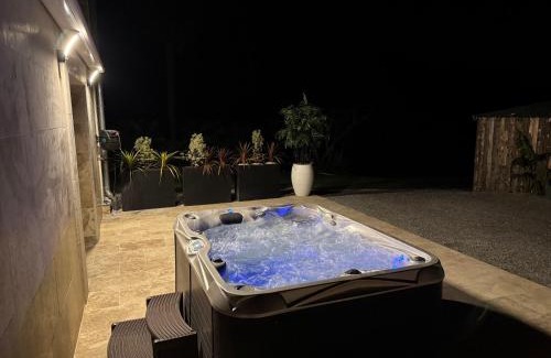 Villeneuve-Lecussan Casa | Le petit Bascans jacuzzi piscine salle de sport