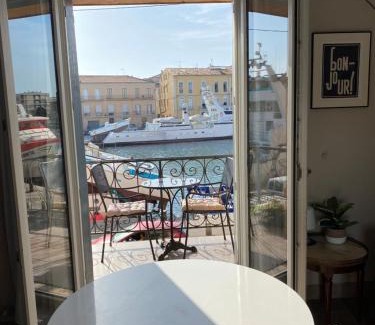 Sete Apartamento | Le Petit Bijou Sète, 4 appartements au centre ville, 3 avec vue canal