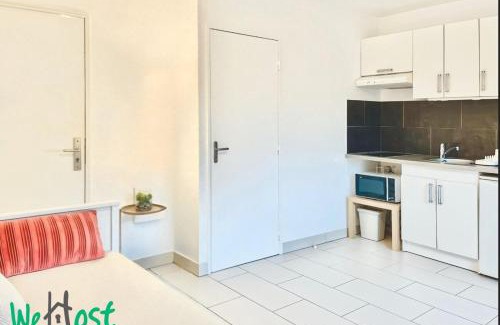 Lazaret Apartamento | Le petit Carnot Studio Close to port - Carnot46