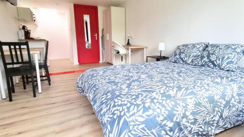 Avesnes-sur-Helpe Apartamento | Le petit Château Avesnois - Studio avec terrasse vue sur le jardin