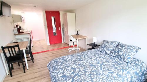 Avesnes-sur-Helpe Apartamento | Le petit Château Avesnois - Studio avec terrasse vue sur le jardin