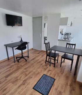 Avesnes-sur-Helpe Apartamento | Le petit Château Avesnois - Studio en rez-de-chaussée