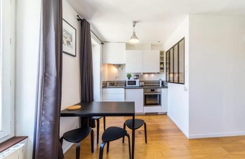 Voltaire - Saint Amour Apartamento | Le Petit Chaponnay - Charming Apartment for 2 near Saxe Gambetta