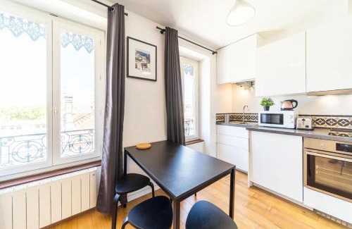 Voltaire - Saint Amour Apartamento | Le Petit Chaponnay - Charming Apartment for 2 near Saxe Gambetta