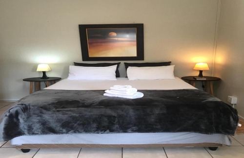 Durbanville Casa | Le Petit Chateau Guest House