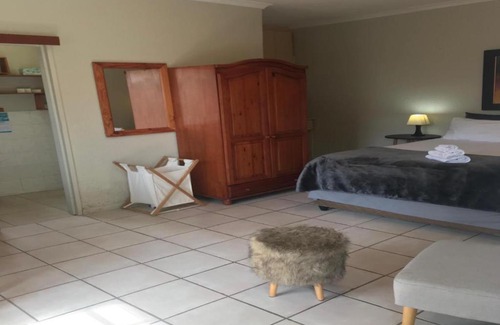 Durbanville Casa | Le Petit Chateau Guest House