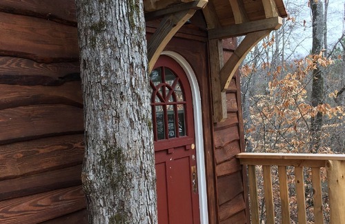 Chickamauga Cabaña | Le Petit Chateau Treehouse en Candlelight Forest Resort