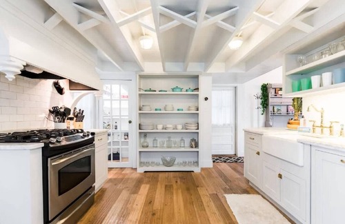 Saugerties Casa | Le Petit Cottage - French Country in Saugerties
