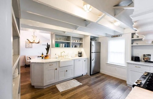 Saugerties Casa | Le Petit Cottage - French Country in Saugerties