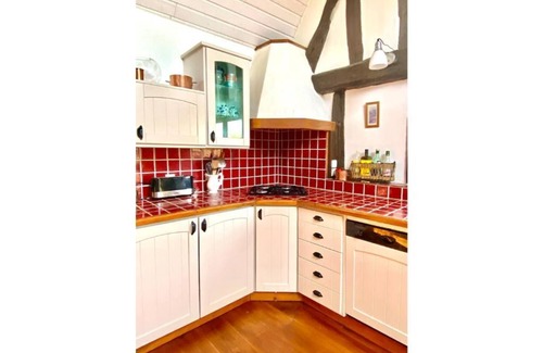 Neuville-sur-Touques Casa | "The Little Press"