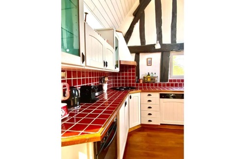 Neuville-sur-Touques Casa | "The Little Press"