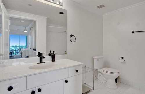 Eastern Shores Condominio | Le Petit Italie ,Water view 2/2 with pool