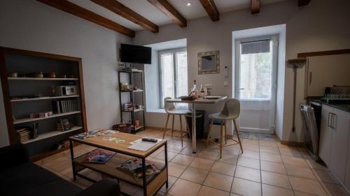 Civaux Casa | Le Petit Mona Elowen