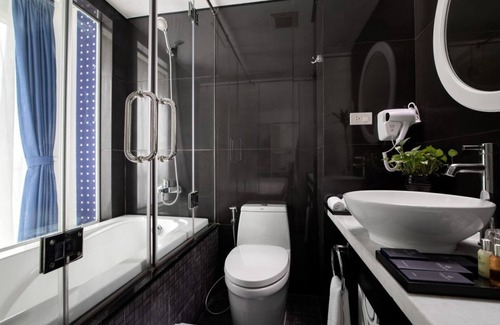 Old Quarter Hotel | Le Petit Prince Hanoi Hotel & Rooftop Bar