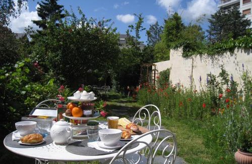 Madeleine - Saint-Leonard Cama Y Desayuno | Le Petit Quernon