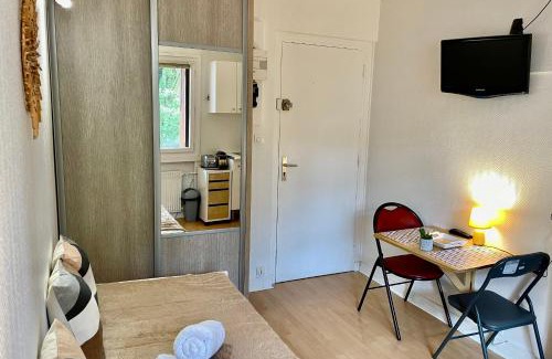 Charlier - Valvert Apartamento | Le Petit Urbain - Studette 1 personne Ecully avec parking privé