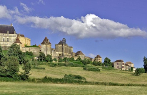 Biron Cama Y Desayuno | Le Prieuré du Château de Biron