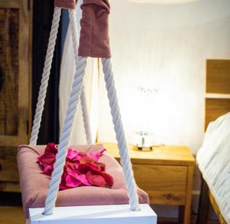 Verfeil Casa | LE PRIEURE - Suites romantiques spa privatif, piscine, jardin, massages proche de Toulouse