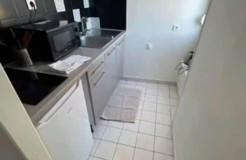 Miroir - Batignolles Apartamento | Le pti Oyon: T1, Near train station, Secure,