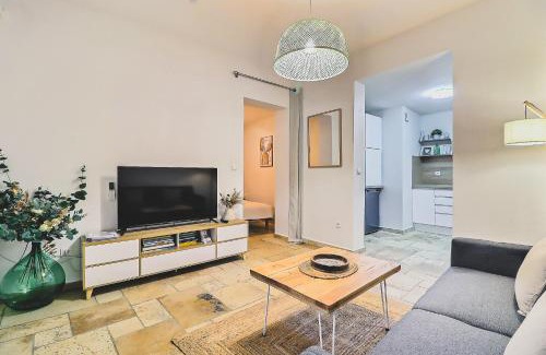 Saint-Gilles Apartamento | LE PTIT HONORE - Appartement 2 pers - Centre Cosy WiFi Clim Garage