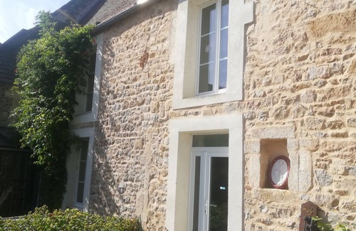 Clinchamps-sur-Orne Casa | Le Relais Francette Along the voie verte, pets welcome