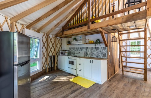 Notre-Dame-du-Laus Chalet De Esquí | Le Renard Luxury Yurt