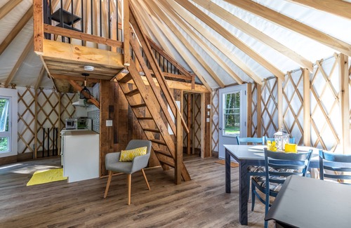 Notre-Dame-du-Laus Chalet De Esquí | Le Renard Luxury Yurt
