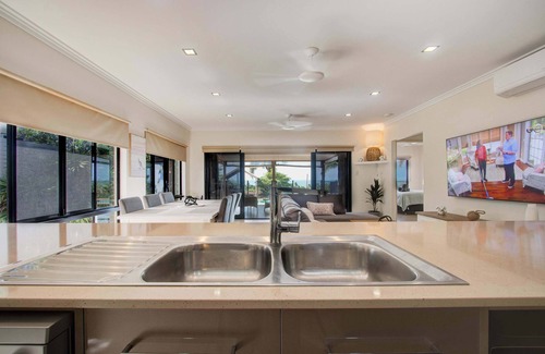 Mission Beach Casa | Le Reve Summary: * Mo