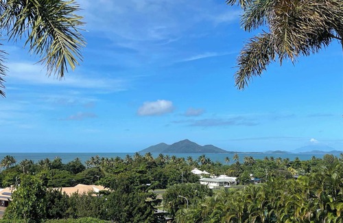 Mission Beach Casa | Le Reve Summary: * Mo