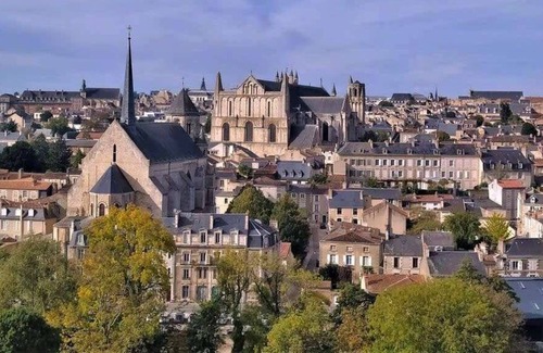 Poitiers Apartamento | Le Rouge Saphir - Studio idéal pour 2 voyageurs
