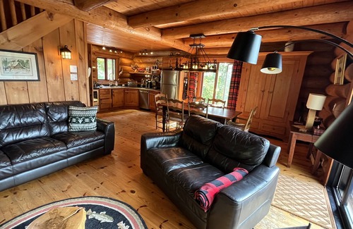 Lac Superieur Village Chalet De Esquí | Cabina de registro auténtico de Mountain View