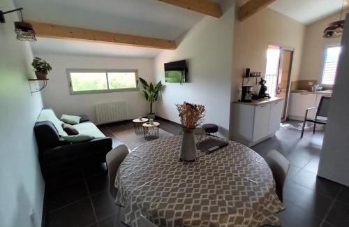 Saint-Leon-sur-Vezere Apartamento | Le Séchoir des acacias, Gite: Les Falaises