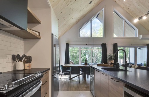 Pont-Rouge Chalet De Esquí | Le Scandinave – Nordic Retreat – Private Sauna, Spa & Cold Plunge