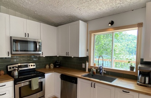 Amherst Cabaña | Le Shack / Waterfront