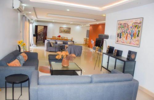 Same Apartamento | Le spacieux appartement quatre chambres trois cent metre carré à proximité de la mer