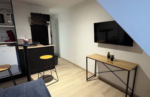 Aubusson Apartamento | Le studio LOUANA: ideal short stay/co-working/Day use/love rooms