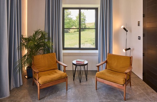 Montagudet Apartamento | Le Suite Jardin: Contemporary designed apartment in an ancient farmhouse