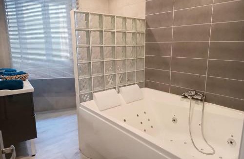 Saint-Jean-de-Crieulon Apartamento | Le Temps Suspendu/Balnéo/Sauve